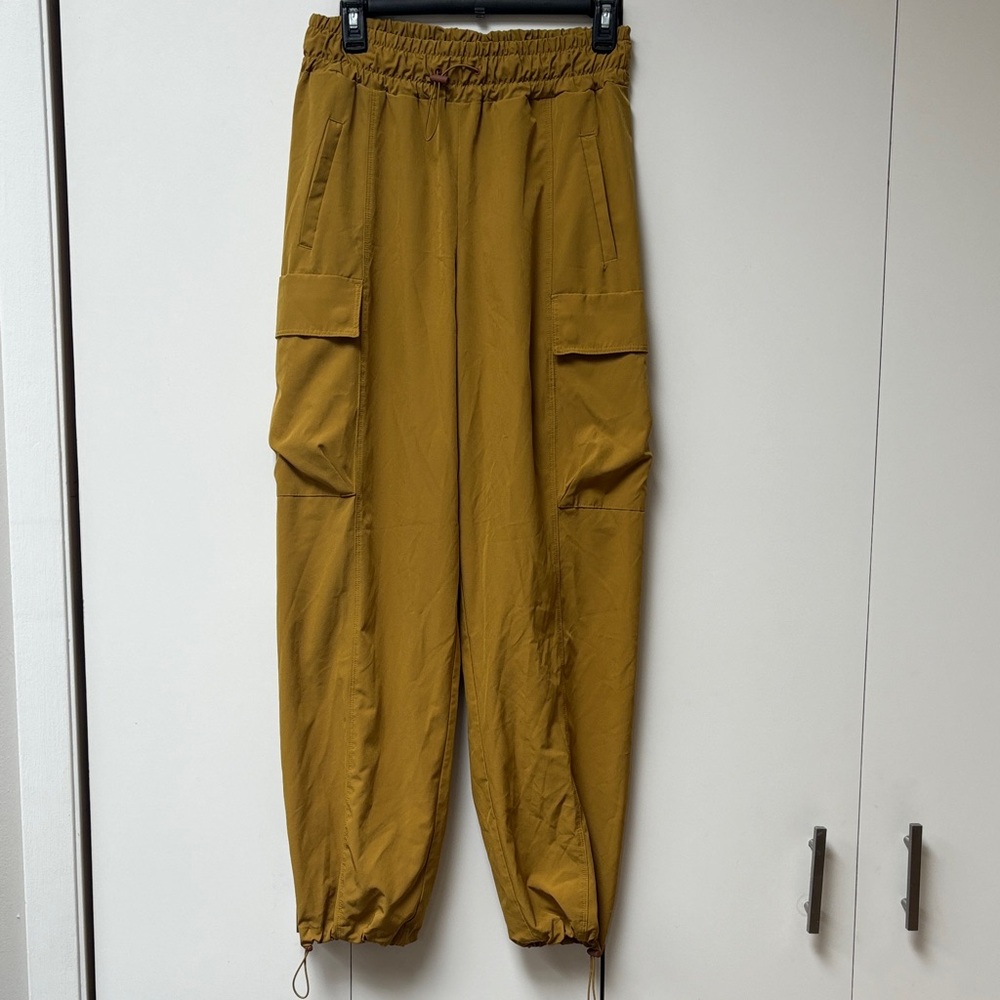 Fabletics Women’s Elanor Cargo Track Pants